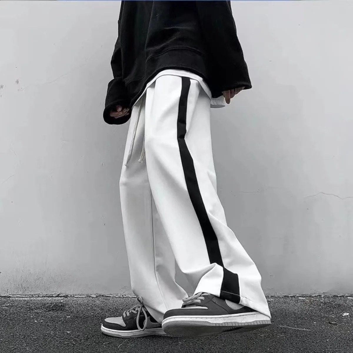 2026 Niche Mens Pants Summer Fashion Drawstring Stripe Multiple Pockets Solid Color Loose Sweat Pants Fashion Style Trend 260625