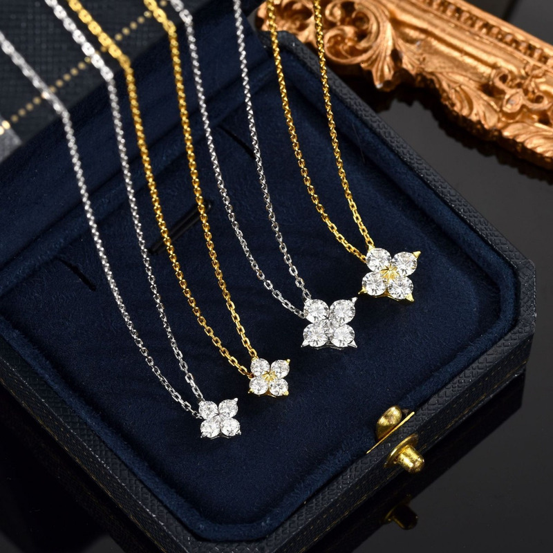 Luxury PendantNecklace Four-leaf Clover Design for Women, Fashionable, Luxurious, Versatile, Moissanite S925 Sterling Silver High-end ChainJewelry f