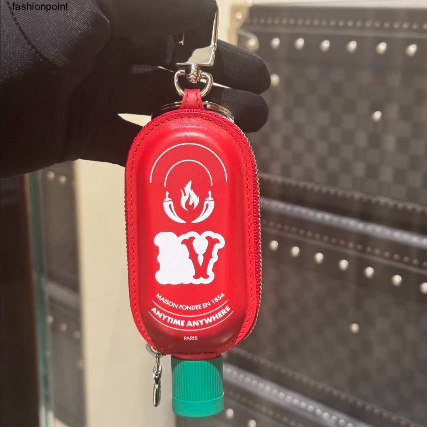 Keychains Lanyards Luxury Designer SPICY Keychain Chilli Sauce Bag Charm keychains For Women Leather Classics Earphone Bag Purses Luxury KeyRings Gi