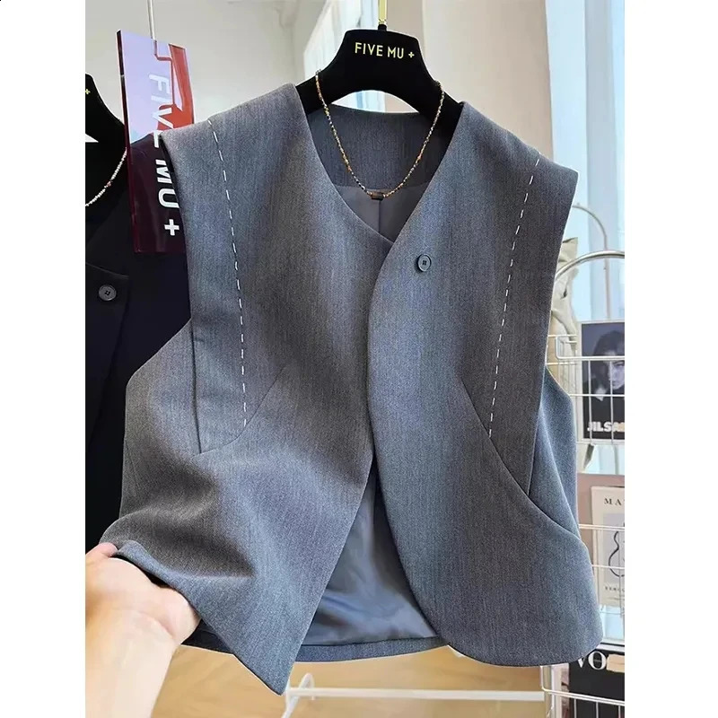 Spring Autumn 2025 Sleeveless Temperament Short Womens Suit Vest Coat n Sense Loose Solid Color Lady Waistcoat Jacket 260624BJ