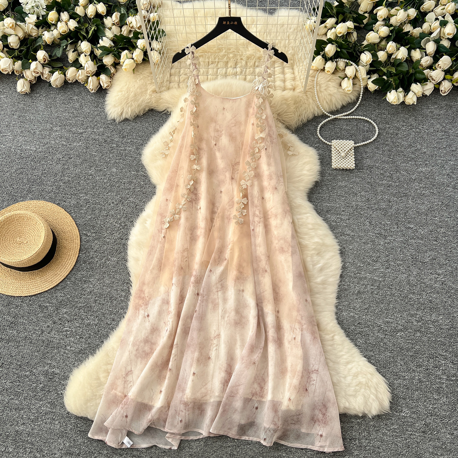 Holiday style dress female sweet gentle temperament suspender loose and thin printed chiffon fairy dress 2026 summer