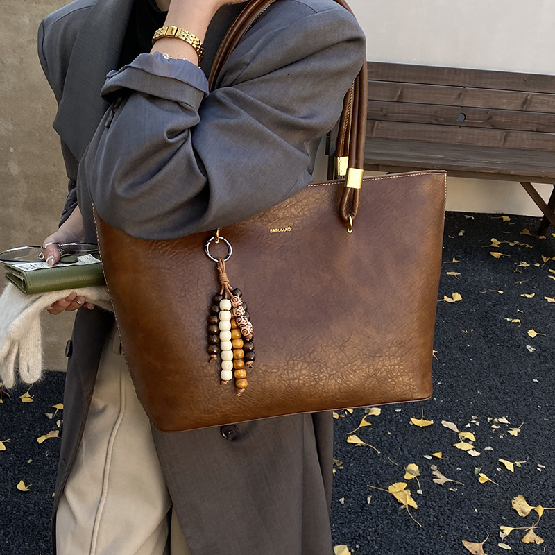 Bestseller Large Capacity Retro Single Shoulder Underarm for Women 2026 Autumn Winter New High-end Commuter Handbag Office Tote Bag