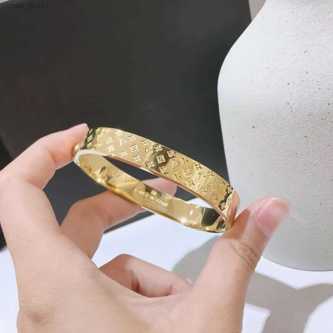 Designer Bangle Bracelet Classic Luxury Jewelry 18K Gold 925 Silver Plated Women Men Cuff Letter Clover Charm Bracelet Wedding Party Gift