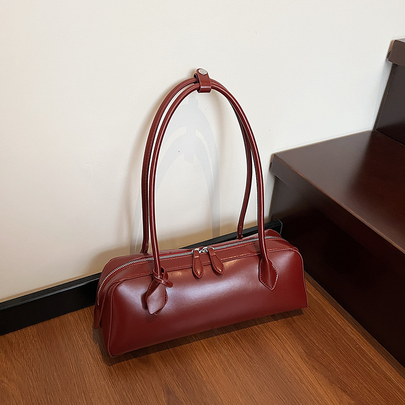 Bestseller high-end stylish women's bag, large capacity, 2026 new autumn niche Korean version shoulder underarm baguette bag
