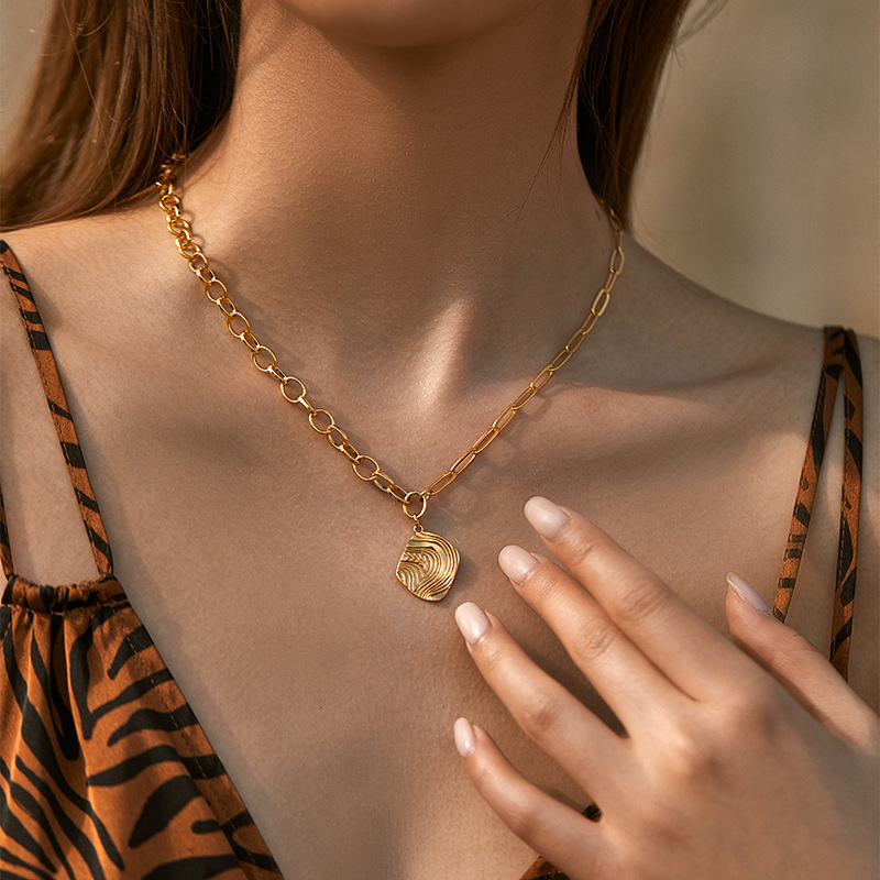 Real gold-plated neutral style and chunky chain heavy metal clavicle with irregular small gold balls, vintage necklace