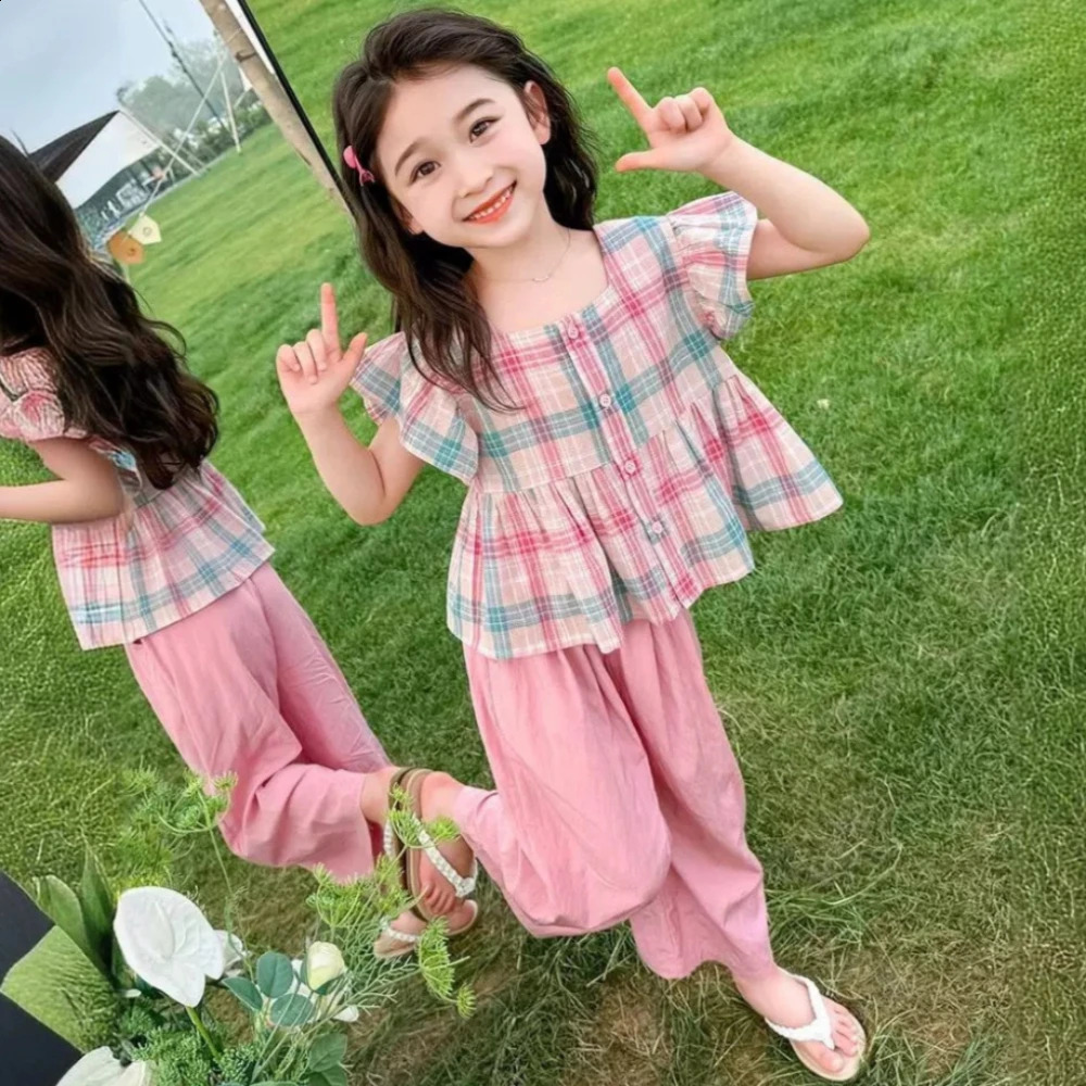 Verano dulce e informal para niñas y adolescentes de 3 a 10 años Traje rosa Cuello cuadrado Top a cuadros Pantalones anchos Conjunto de dos piezas 2