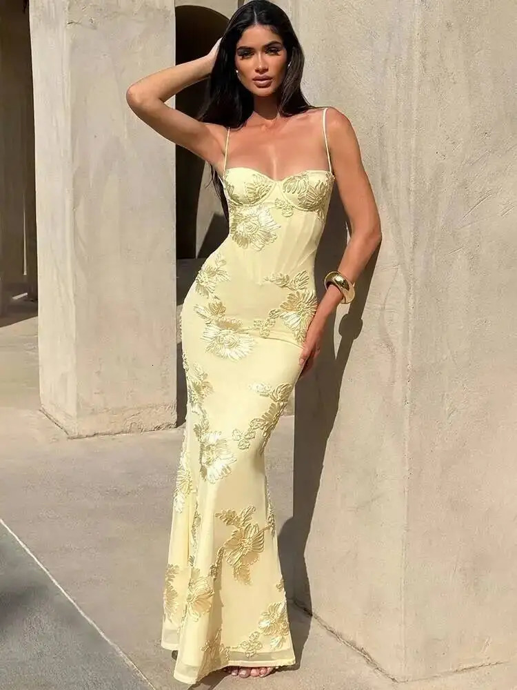 Mozision Spaghetti Strap Print Sexy Maxi Dress Women Fashion Off-shoulder Sleeveless Backless Bodycon Club Party Long Dresses 260624