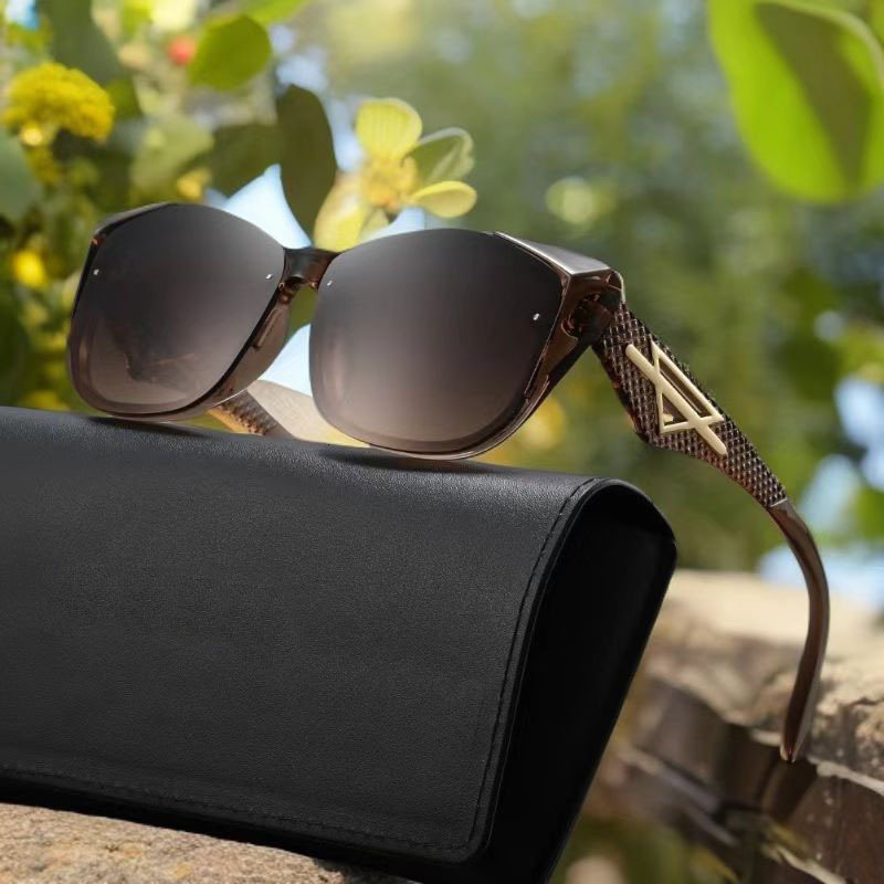 Luxury Brand Designer Sunglasses 25 New Model Lenses Trendy Korean Style With Gold Embossed Logo Fashionable Large Frame Natural Look Personalize