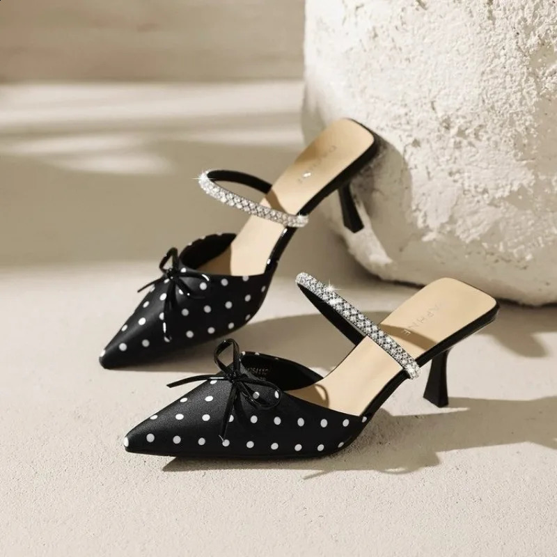 Frühling Spitze Zehen High Heels Damen Stiletto Bogen Zurück Leer Rutschfeste Wrapped Toe Sandalen Damen Hausschuhe 260625