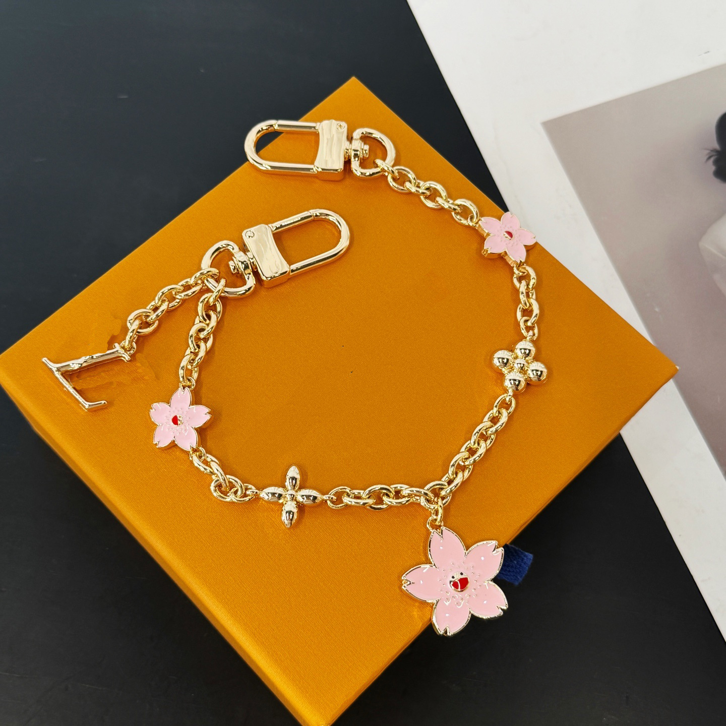 Luxury Designer Bag Charm Keychain Purse Charms Wallet Bag Charm for Handbags, Keys Stylish Fashion Accessory