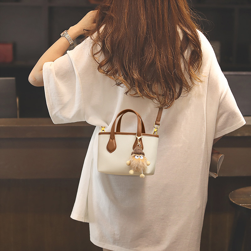 Tote Shoulder Crossbody Bags New Bag Model 2026, Versatile And High-End Crossbody Summer Light Luxury Bucket Genuine Leather Handbag, Small Bag, Lug