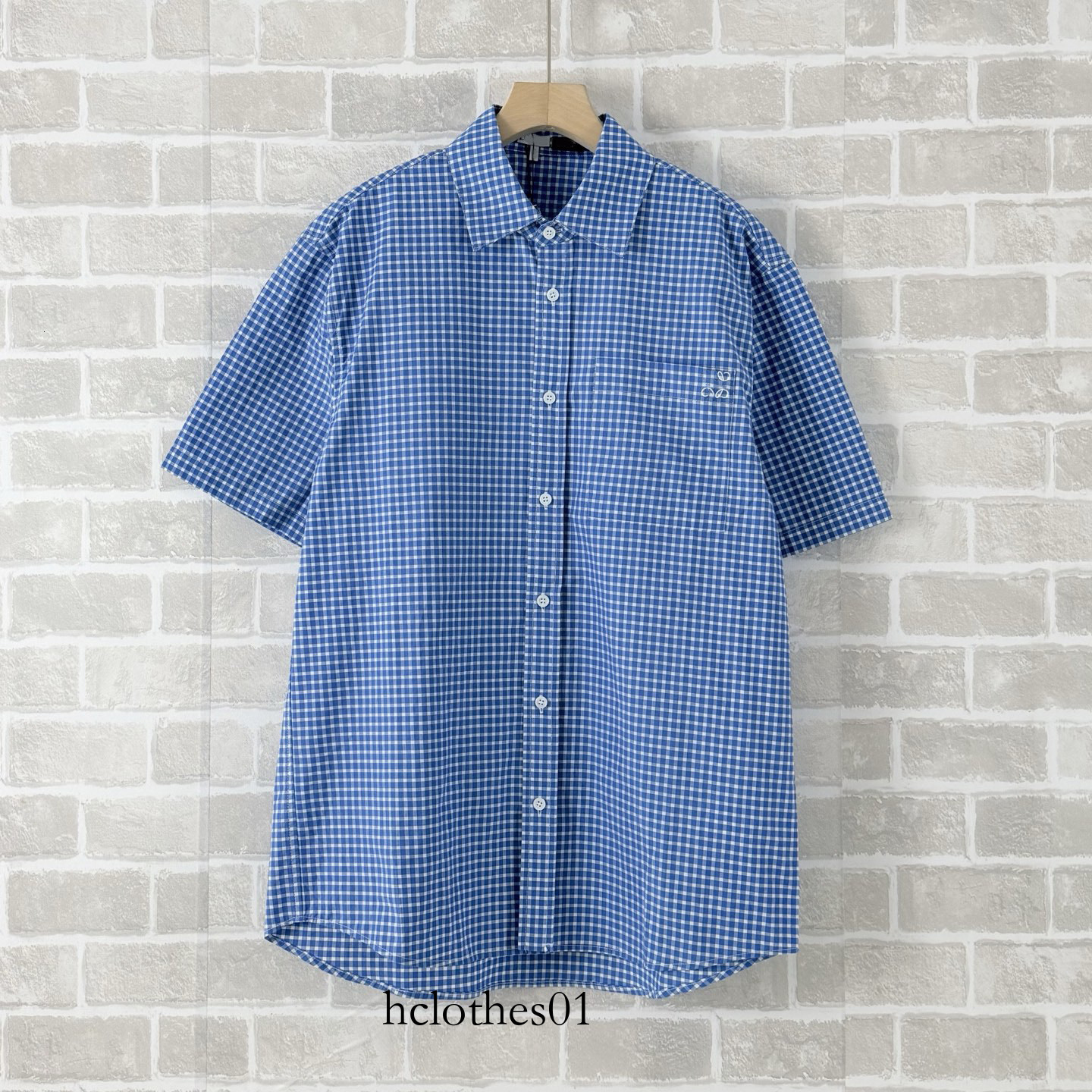 La famiglia Luo retrò americana ha ricamato la camicia a quadri blu da uomo e da donna, camicia casual a maniche corte ampia per le coppie in estate