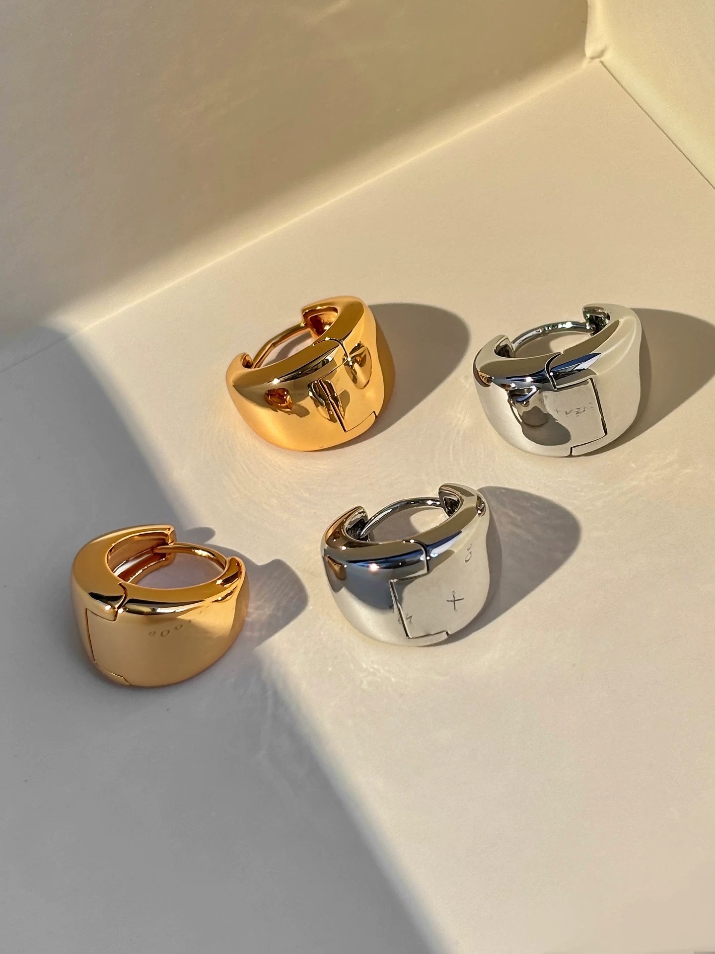 2026 New Retro Smooth Geometric Water Drop Ear Buckles for Women, Exquisite Light Luxury High-end Commuter Versatile Ear Jewelry Accessories