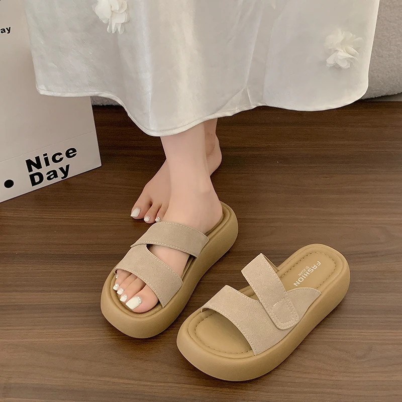 Summer Fashionable and Sexy Niche Comfortable and Versatile Platform Casual Non-slip Outer Slippers Womens Versatile Slip-on 260625