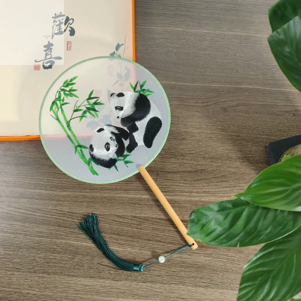 Traditional Suzhou Silk Embroidered Dual-Patterned Fans for Gifting-image-1112118182