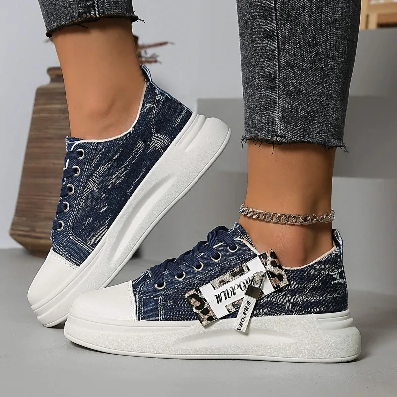 2026 Spring Fashion Flat Denim Canvas Shoes with Luxurious Zipper Decoration Outdoor Casual Lace-up Women Sneakers Plus Size 260624