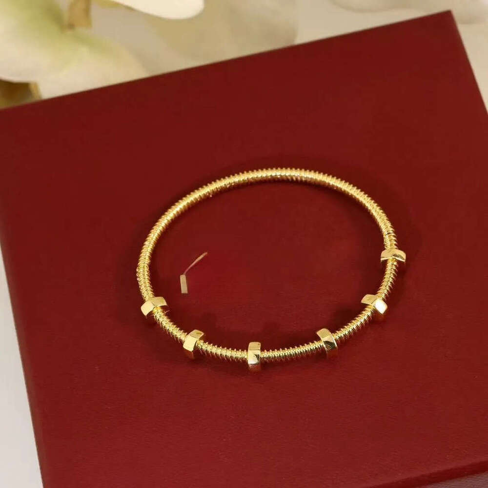 Bracelet de styliste pour femmes, bracelets de luxe, texture à vis, bracelet en or, bijoux élégants, processus de polissage supérieur