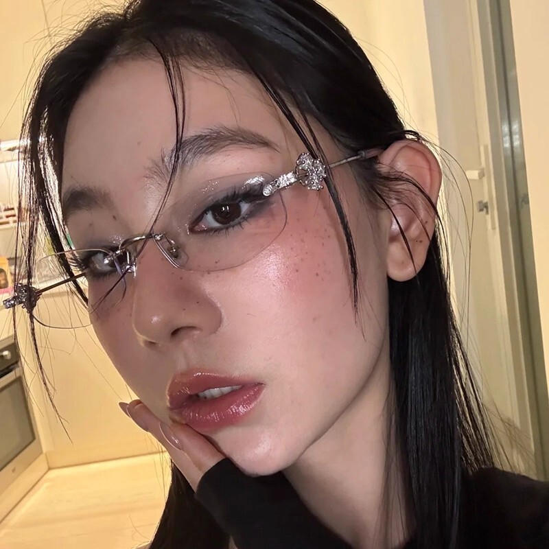 Jennie-Style Frameless Diamond-Embellished Silver Polygonal Sunglasses With Pure Sophisticated Look, Ultra-Lightweight And Suitable For A Natural Lo