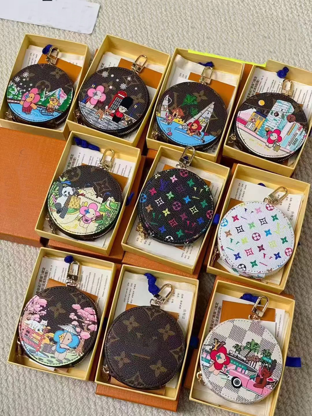Newest Designer Keychains Fashion Circular coin purse Pendant Car Chain Charm Bag Keyring Jewelry Key Chain Mini Shopping Bags Pendant Ornament