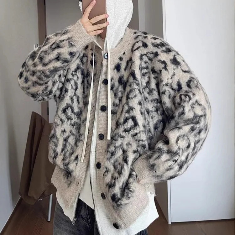 Heavyweight Leopard Print Button up round Neck Knitwear Loose Fit Casual Style for Men And Women Retro American Style Sweater 260624