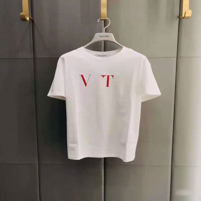 Summer menswear designer brand, with unique printing and comfort, is Business Casual loose high-quality shirts and jerseys. Fashion designer Skin-fr