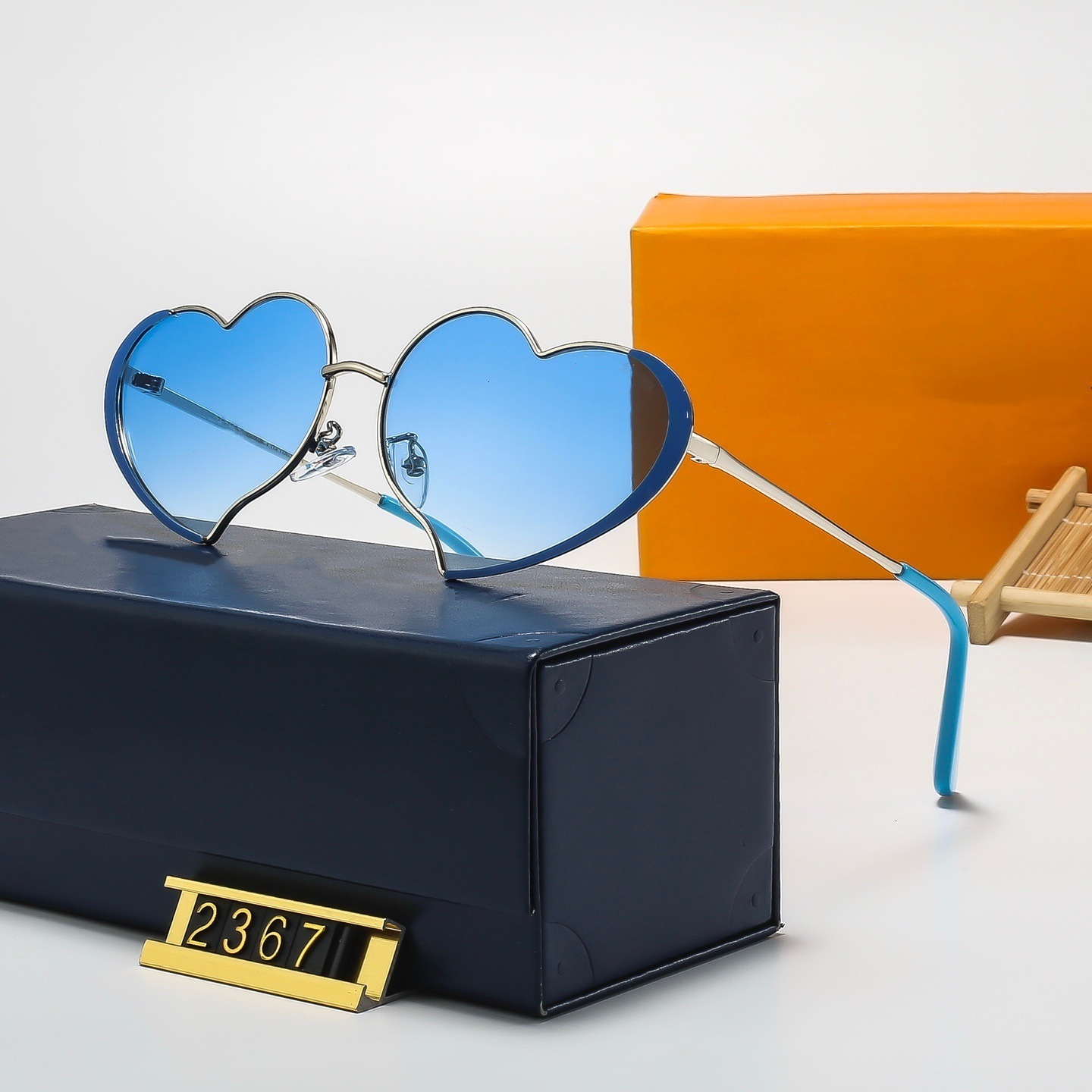V Sunglasses For Woman Man Shade Designer Lvese Sunglasses Luxury Glasses Woman 2026 New Heart-Shaped Funny Metal Sunglasses Heart-Shaped Glasses