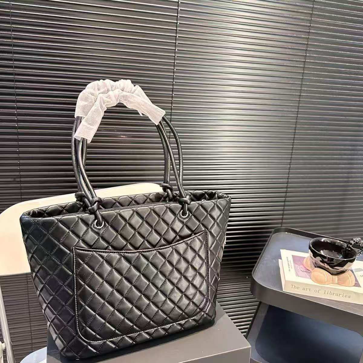 Fashion designer women's bag versatile and spacious shoulder bag with multiple compartments Luxurious shopping handbag Correct logo