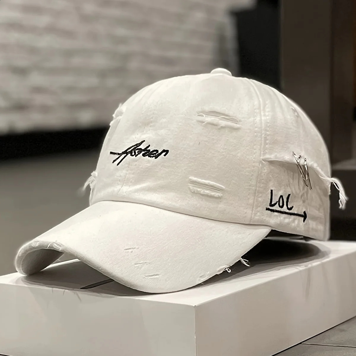 Retro perforated duckbill cap for men and women in spring summer fashion simple street baseball trendy 260625