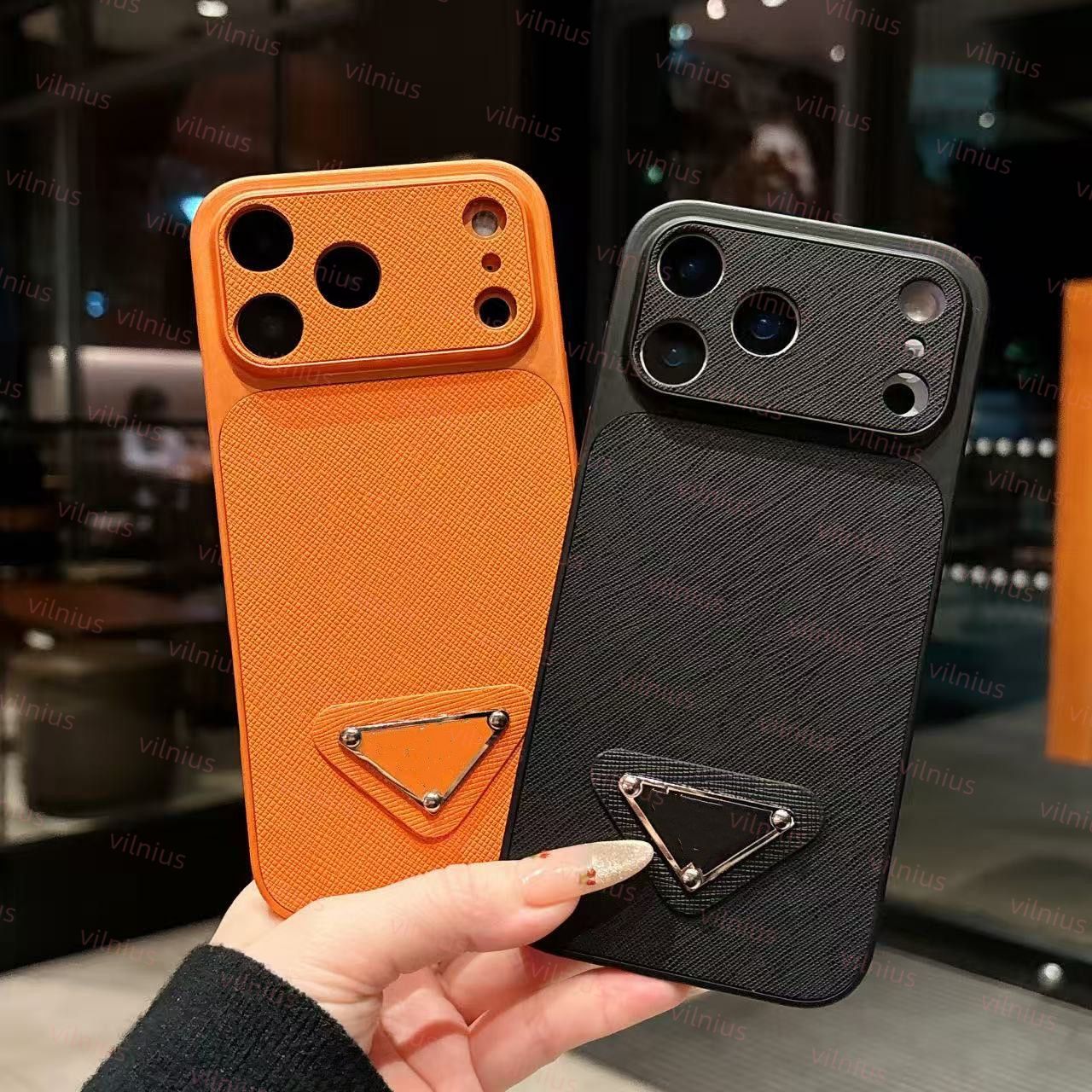 Étui de téléphone de luxe en cuir à grain croisé avec logo triangulaire pour iPhone 17 16 15 14 1312 Pro Max, coque arrière en TPU souple anticho