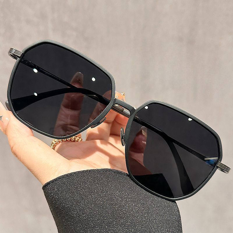 Korean style factory made men s polarized sunglasses UV protection wholesale new women s popular model cross border anti blue light titanium frame