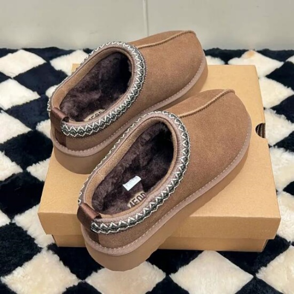 Slippers Designer Shoes Platform Slides Snow Boots Designer Womens Fashion Scuffs Ultra Mini Chestnut Wool Slides Fluffy Leather Women Fast Ship Wit