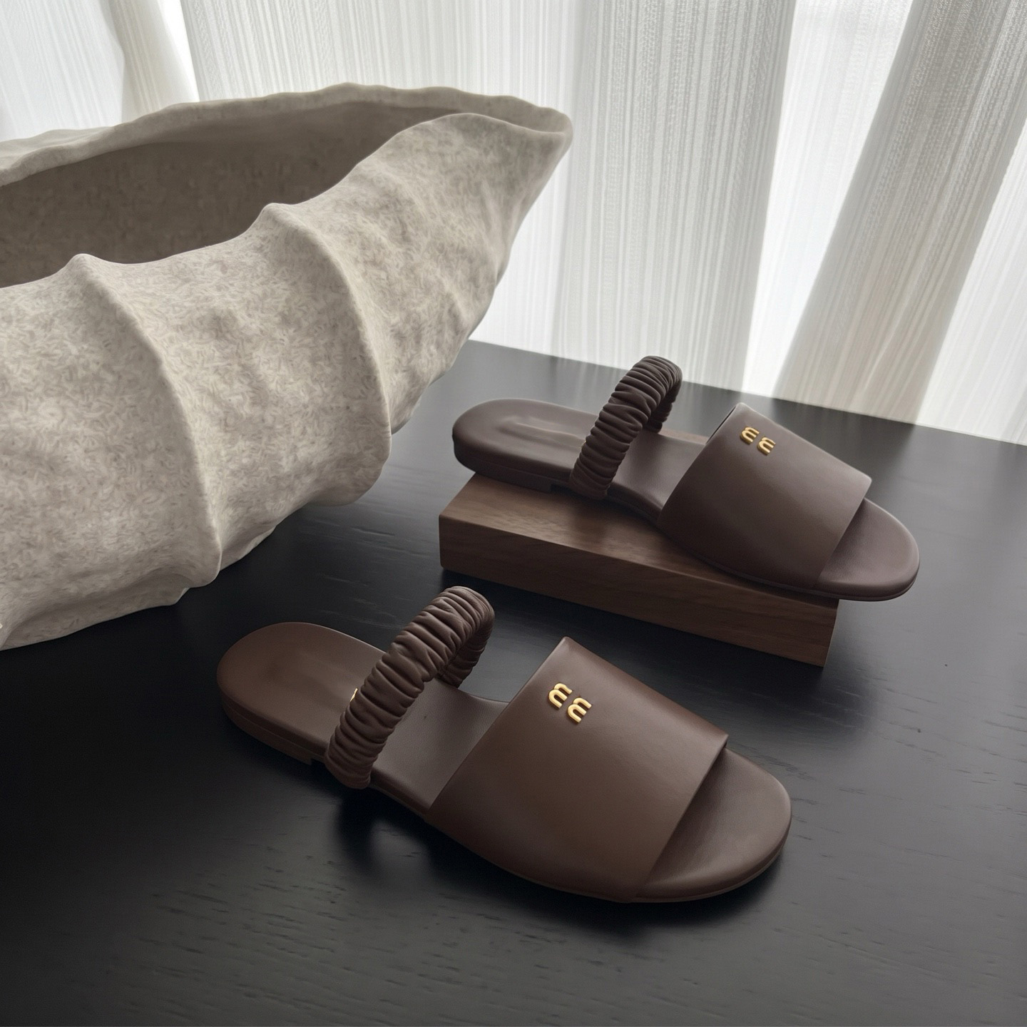 Top Mirror Quality Luxury Designer Sandals 2026 New Woman Genuine Leathers MMClassi Flat Bottomed Slippers