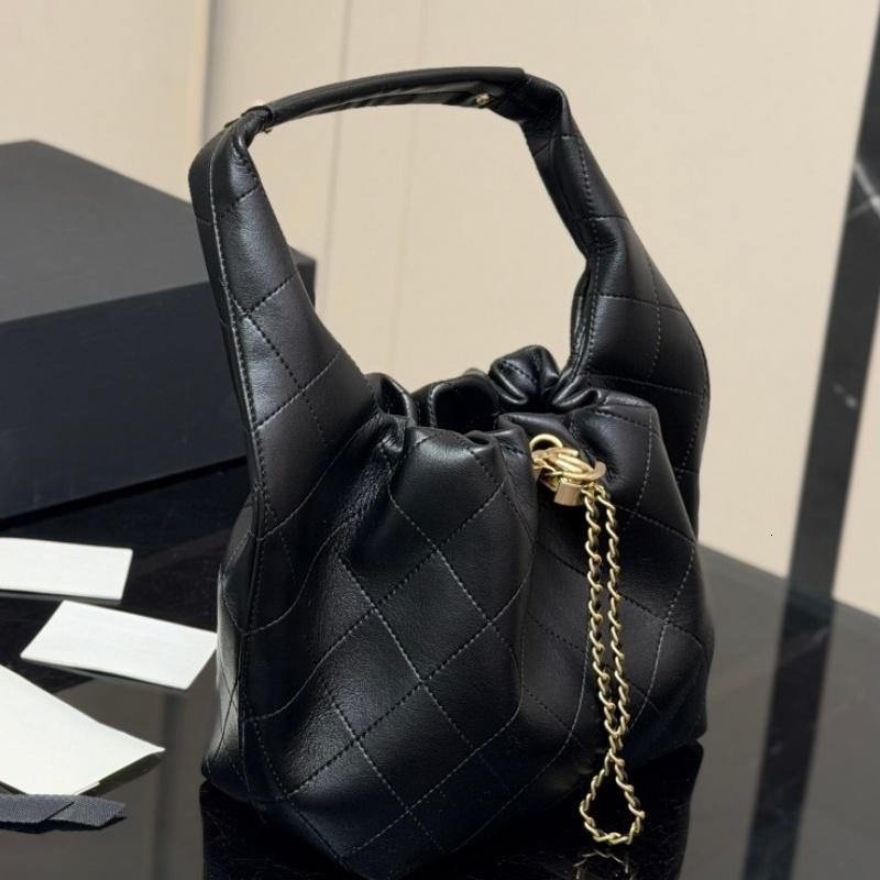 Retro Oil Leather Quilted Hobo Tote Bag for Women Drawstring Bucket Underarm Handbag with Gold Chain Pendant Large Capacity Commuter Shoulder Purse