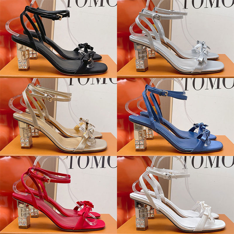 Womens Cube Sandal 1AKGSR Three Cubes Stacked Mid Height Heel Sandals Elegant Designer Satin Upper With Leather Bow Adjustable Buckle Strap Pumps Le