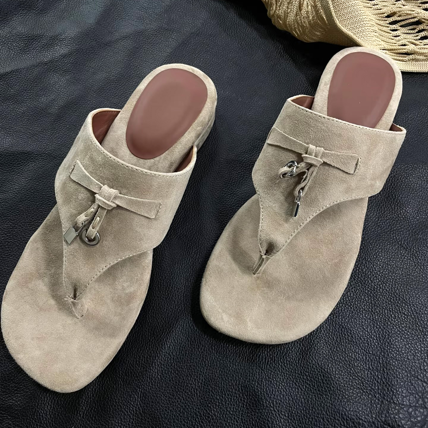 2026 womens Flip flops Leather slide tazz Summer luxurys travel open toe lady Flat slipper Designers Beach New sandale thong slippers shoe sandals s