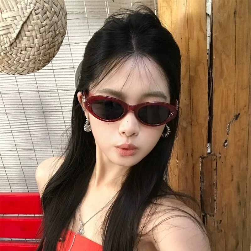 Korean style unique retro red sunglasses for women high end oval shaped small frame UV protection cat eye sunglasses for square and round faces
