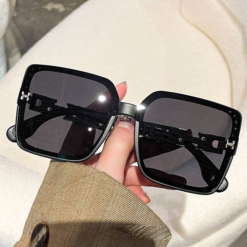 2026 Women's Designer's New Square Frame Personalized Small Trendy Luxurious High End Fashionable Sunglasses With UV Protection And Polari
