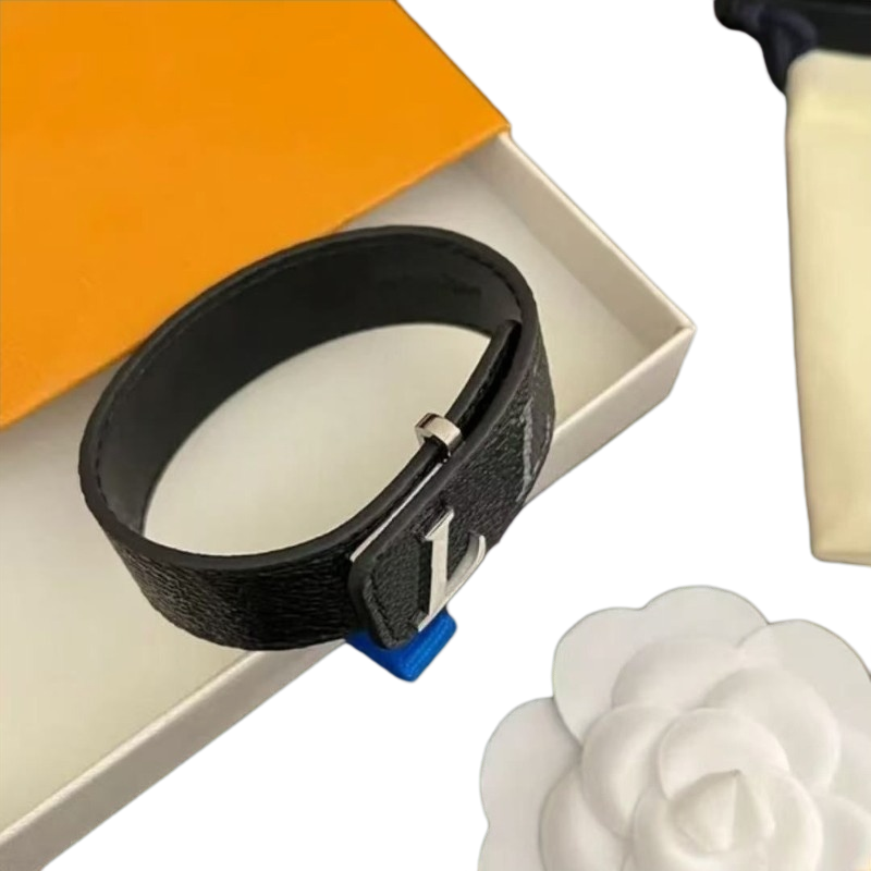 Simple luxury leather bracelet designer bracelet for men women plated silver gold bracelets stainless steel stylish women bracelet bangle flower che