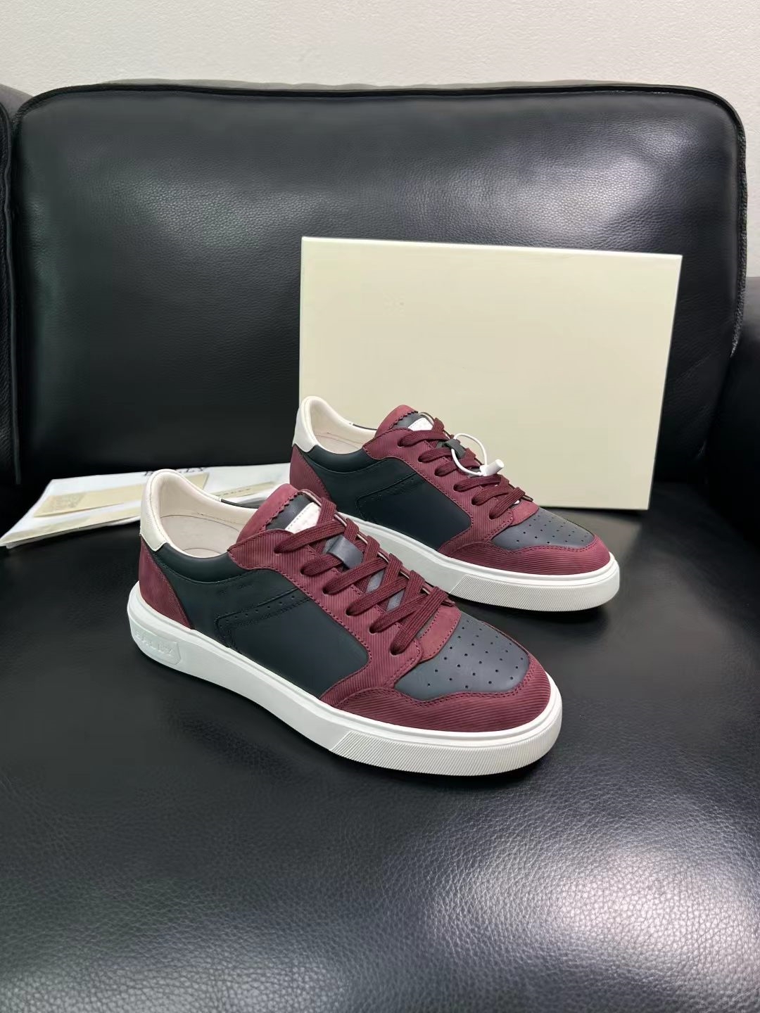 26SS Designer Vintage Color Block Cowhide Sneakers for Men Soft Flat Sole Lace Up Casual Board Shoes Breathable Street Daily Walking Trainers