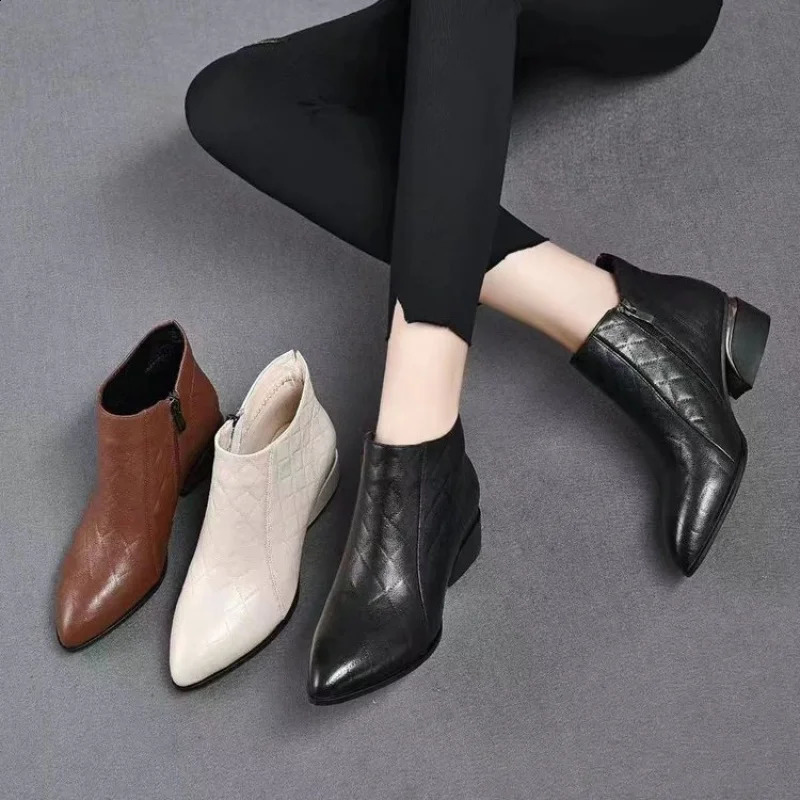 2025 Womens Pointed Toe Low Heel Ankle Boots Side Zip Soft Leather Fashion Booties Autumn Winter Comfortable Short 260616