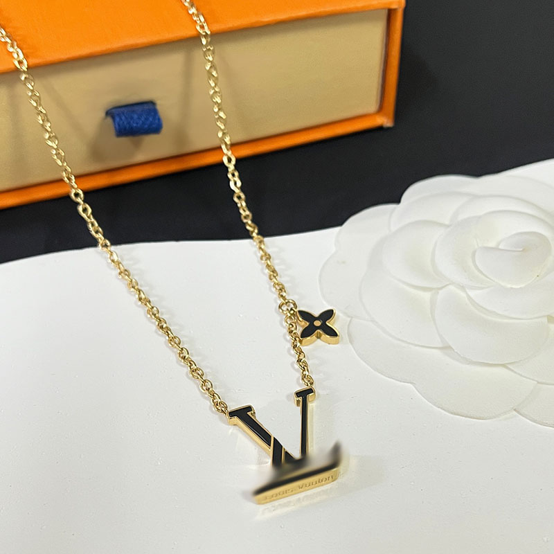 Designer Heart Lock Pendants Crystal Letter Necklace Stainless Steel Choker Chains Never Fading Necklaces Wedding Jewelry Love Gifts with Box