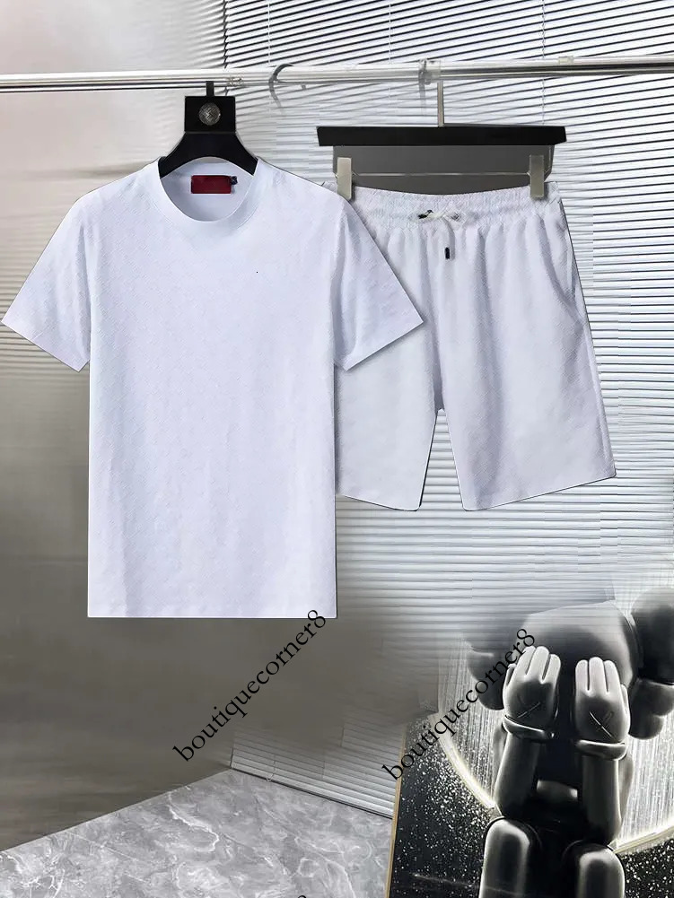 2026 Designer T Shirt Mens Tracksuits Fashion Cargo Shorts 2 Piece Sets Summer Mens Tracksuit Casual Clothing Sweatshirt Short Sleeve Sportswear