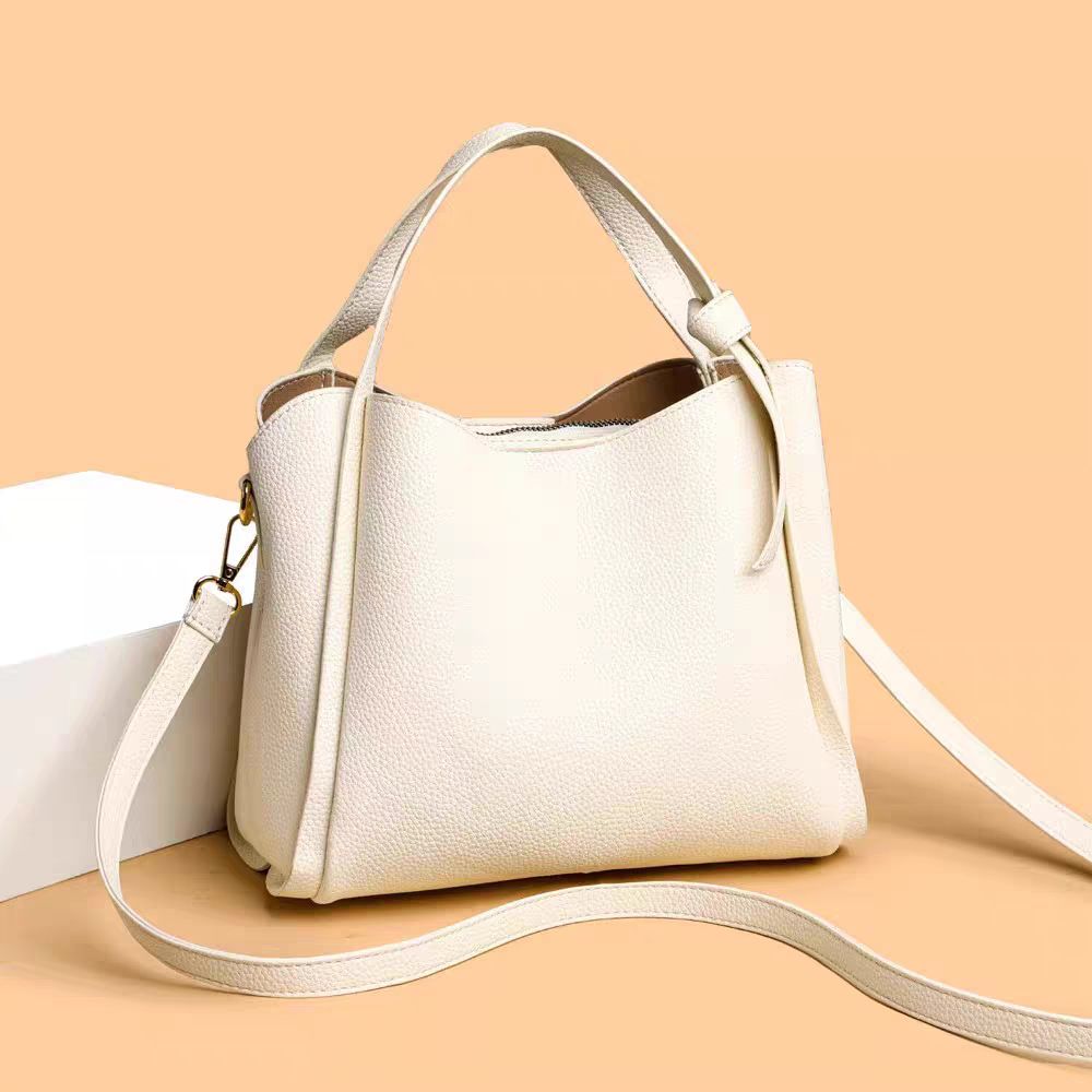 Luxury OULAIMEIZI 2026 Hot Classic Retro Designer Casual Tote Bag Versatile Trendy Large Capacity Shoulder Bags for Women MEN JJ