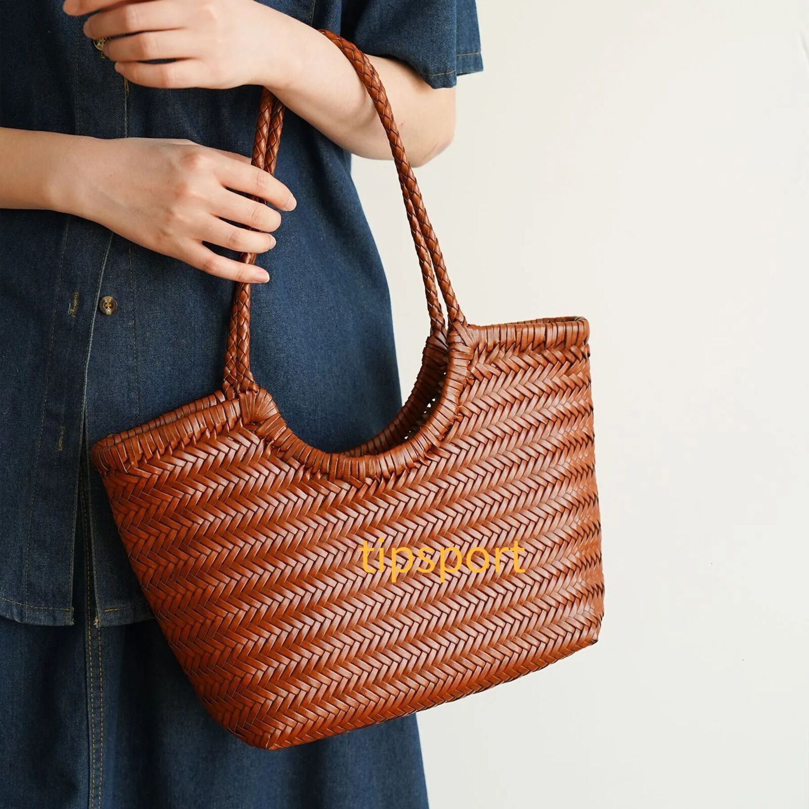 Designer Bag French style vintage woven underarm hot selling genuine leather multifunctional handbag simple and stylish women's tote bag