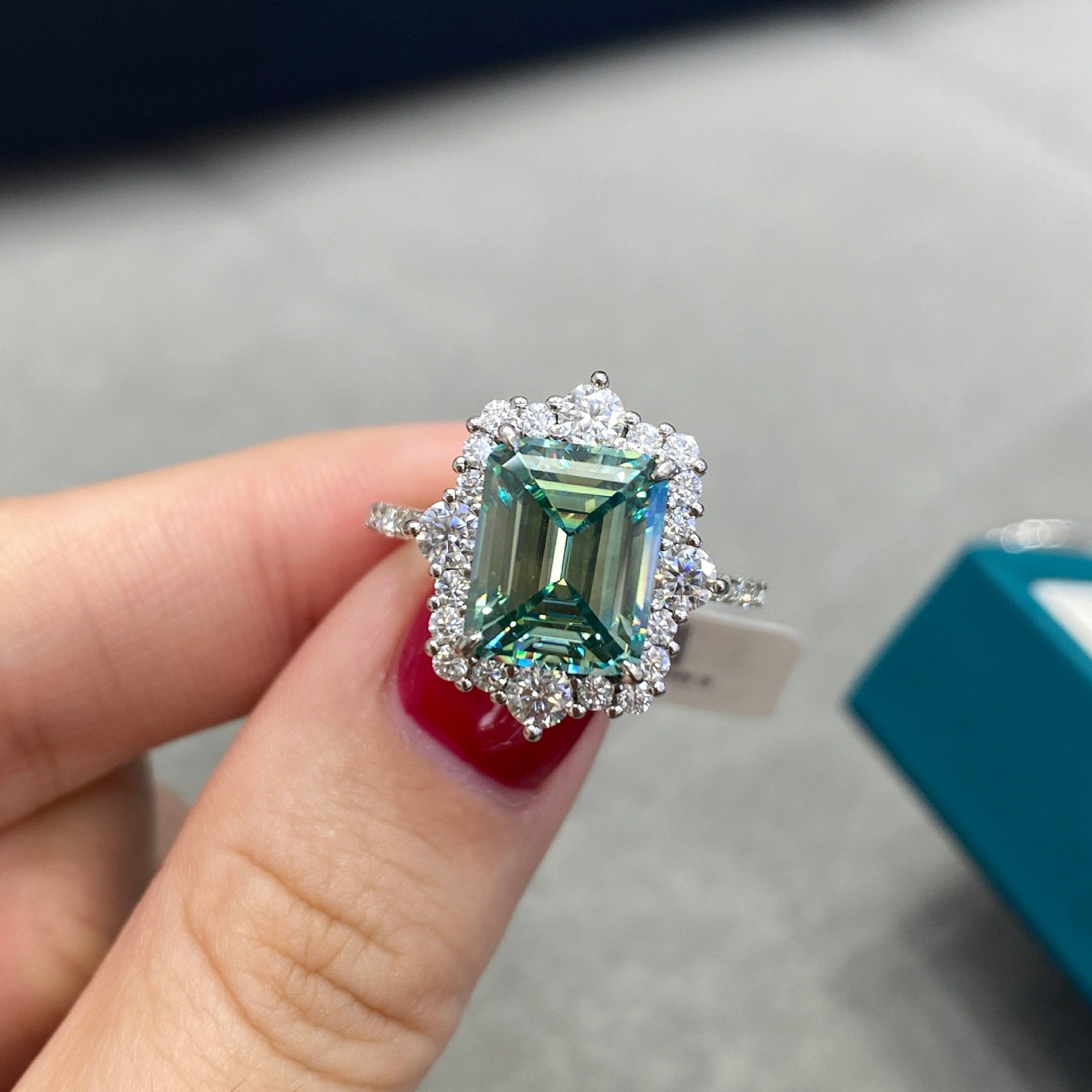 S925 Sterling Silver 8*10mm Emerald Cut Ring Blue-Green Moissanite Luxury Statement Ring Hypoallergenic Fine Jewelry Gift for Her