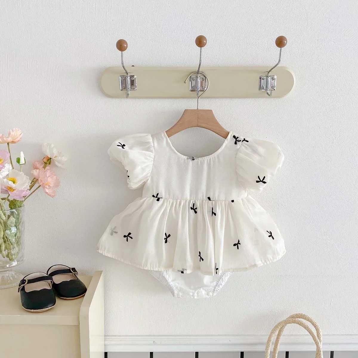 Korean-style summer baby girl sweet cute bubble sleeve bow jumpsuit baby girl embroidered bow princess jumpsuit very suitable Y260625AART