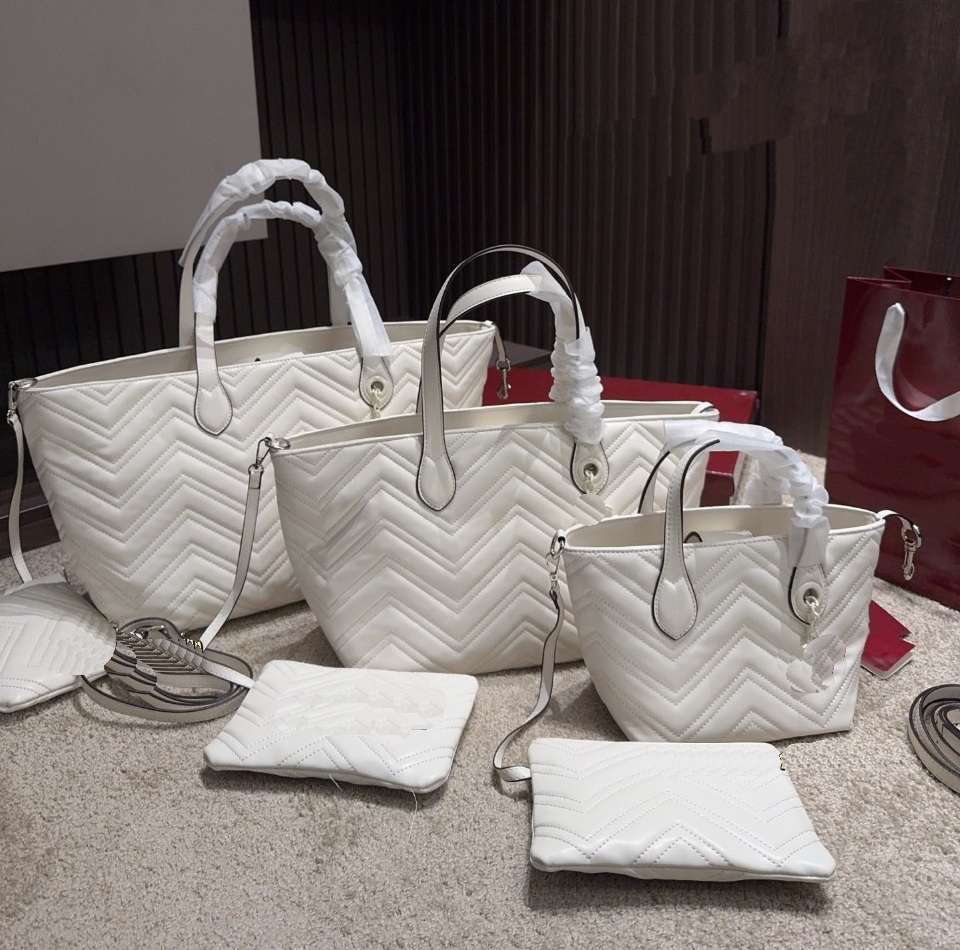 Luxury Evening Bags Designer New Light Tote Bag, High-end Large-capacity Shoulder Handbag, Unique Texture, Fashionable, Simple and Casual Daily Hand