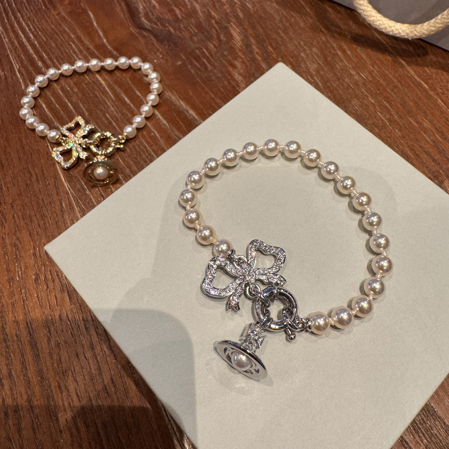 Saturn Jewelry Designer Vivienneewestwood Vivi Ennewestwood Luxury Bracelet For Woman Men Luxe Bangle Queen With Diamonds Light Luxury Necklace And