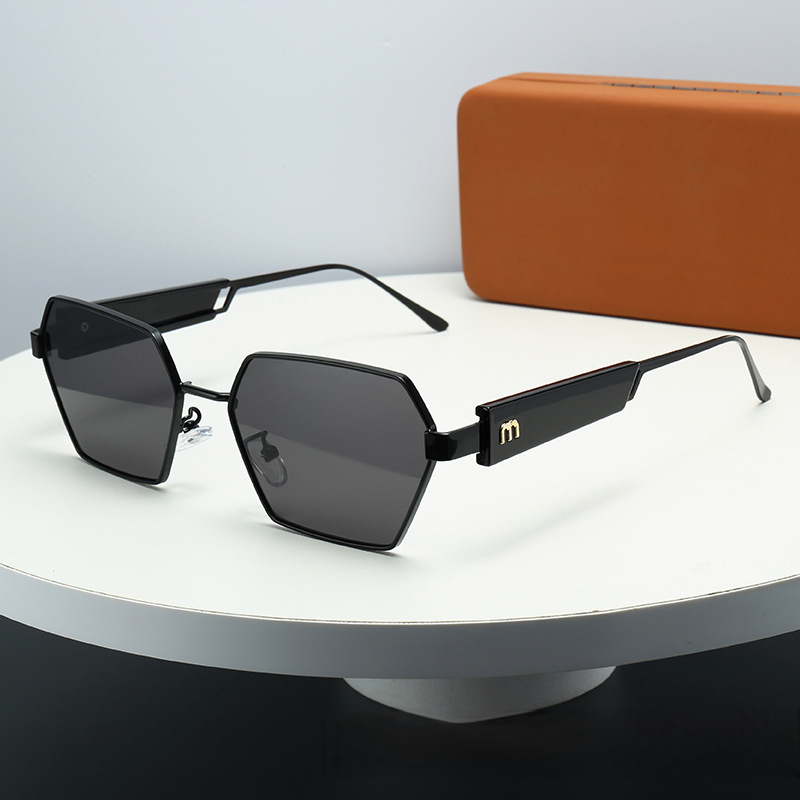 New M-shaped high-end metal sunglasses, Korean style trendy ins influencer European and American square sunglasses for women, with a high-end feel t