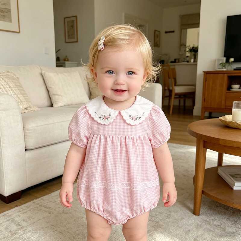 2026 Summer New Baby Girl Baby Girl Romper 0-24M Newborn Embroidered Collar Short Sleeved Baby Girl Pink Grid Jumpsuit Y260625Z2Q8